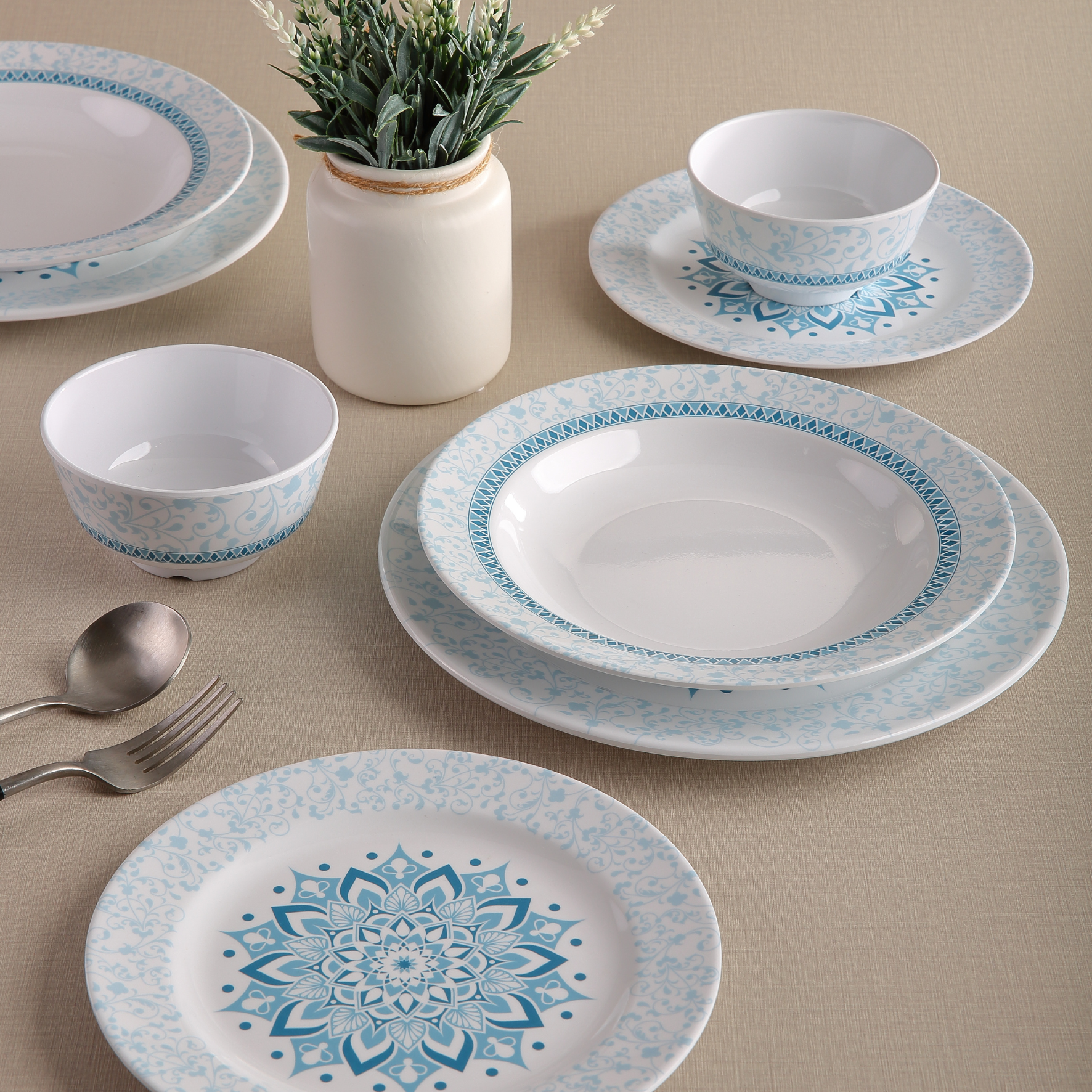 The Plate Story - Raya Collection - Rim Round Noel Blue Dining Set