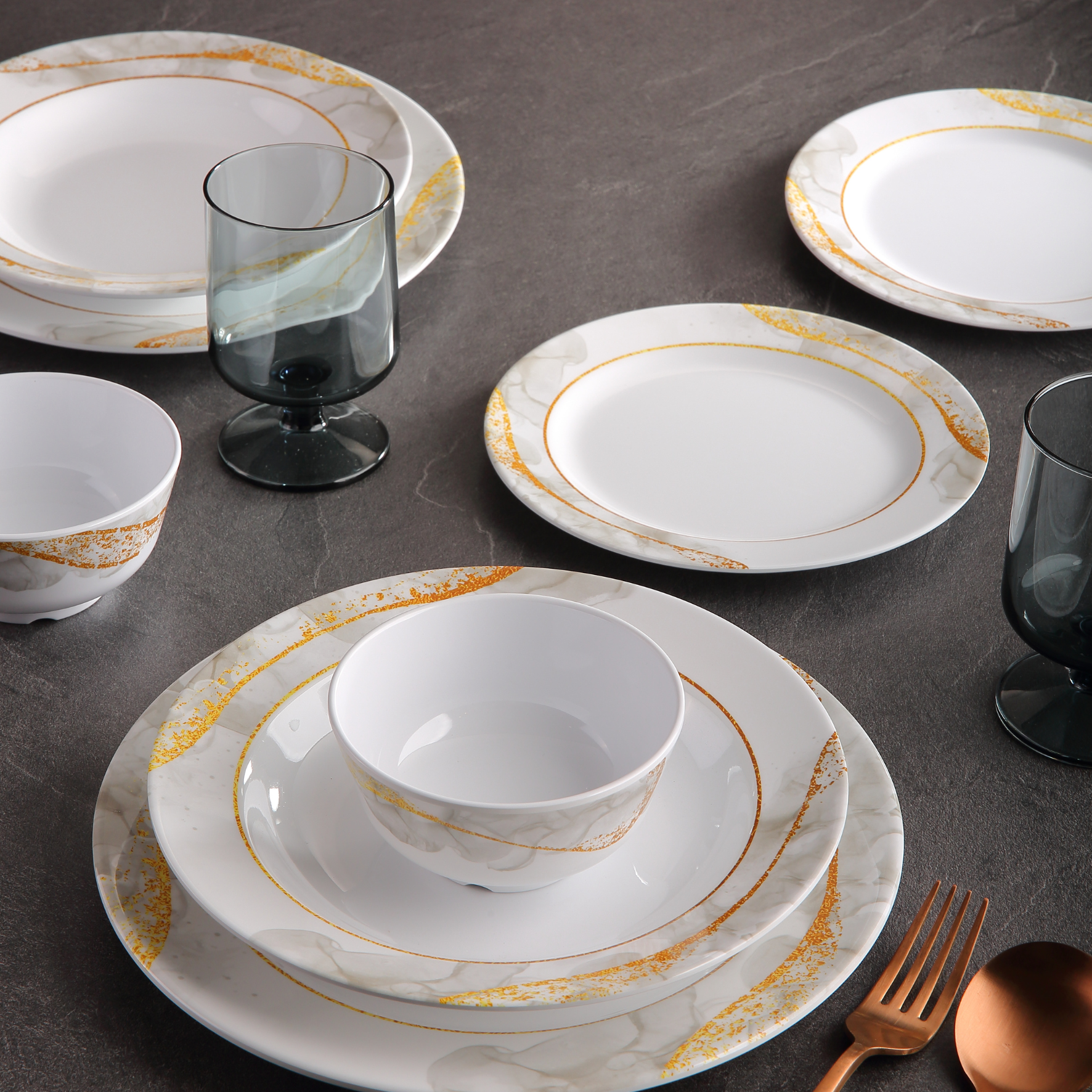 The Plate Story - Raya Collection - Rim Round Shine Dining Set